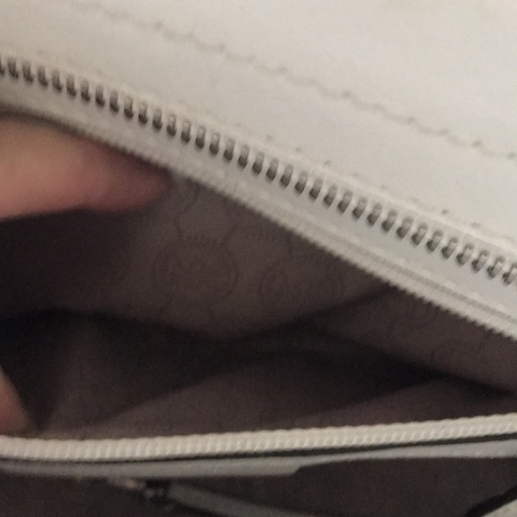 EUC Michael Kors authentic handbag with matching wallet, dust bag and adj strap - Picture 6 of 16